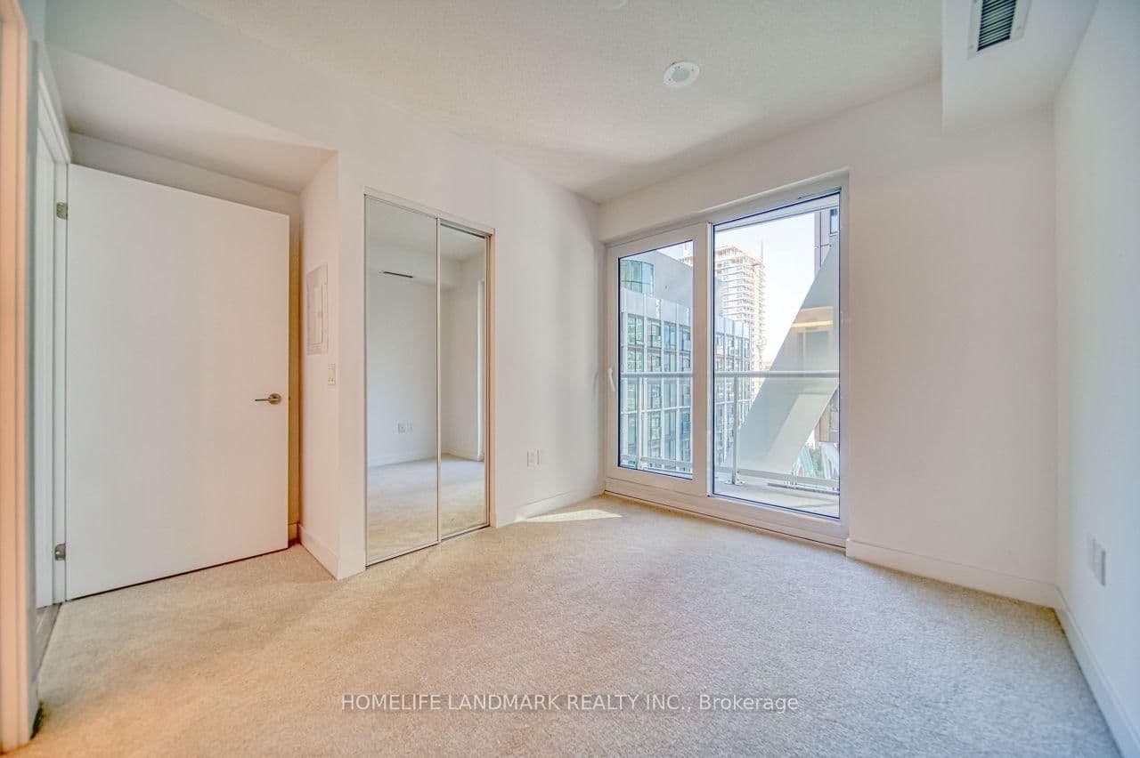 230 Simcoe Street, Unit 1919 thumbnail 14
