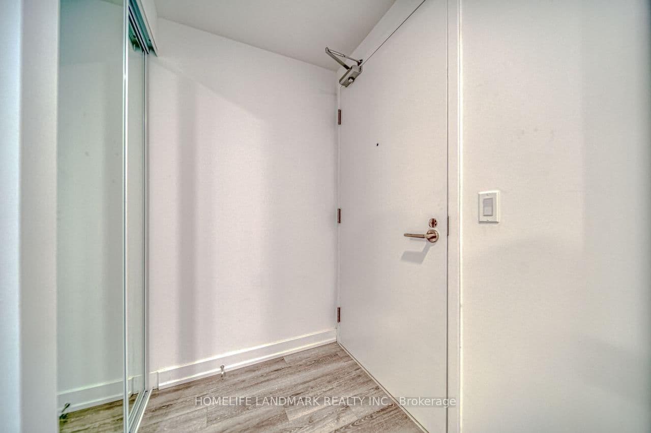 230 Simcoe Street, Unit 1919 thumbnail 3