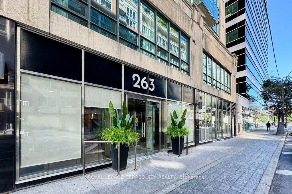 263 Wellington Street W, Unit 903 - Image 1