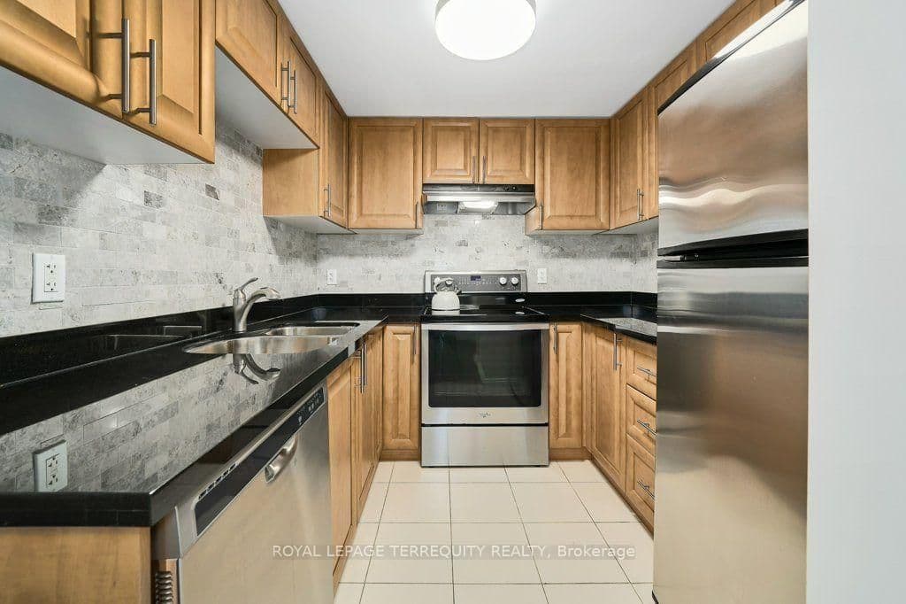 263 Wellington Street W, Unit 903 thumbnail 16