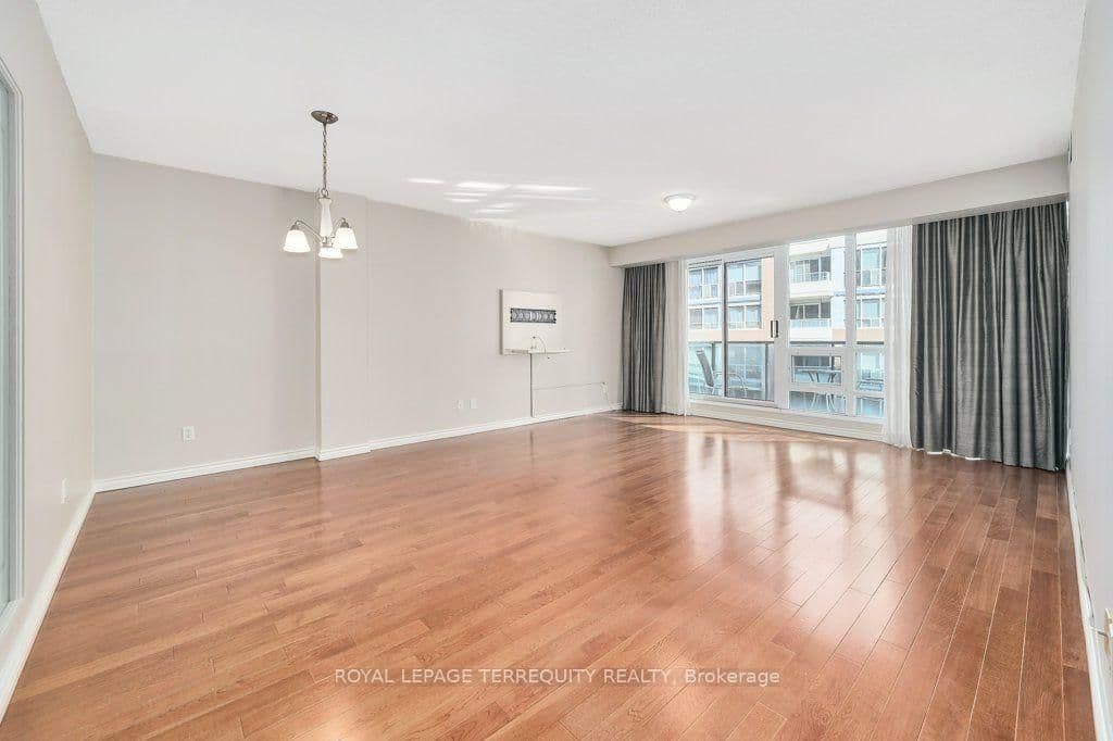 263 Wellington Street W, Unit 903 thumbnail 20