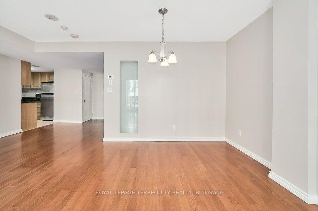 263 Wellington Street W, Unit 903 thumbnail 25