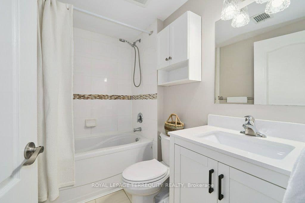 263 Wellington Street W, Unit 903 thumbnail 28