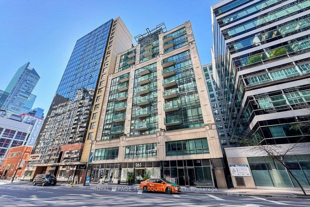 263 Wellington Street W, Unit 903 thumbnail 3