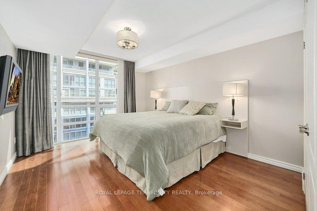 263 Wellington Street W, Unit 903 thumbnail 30
