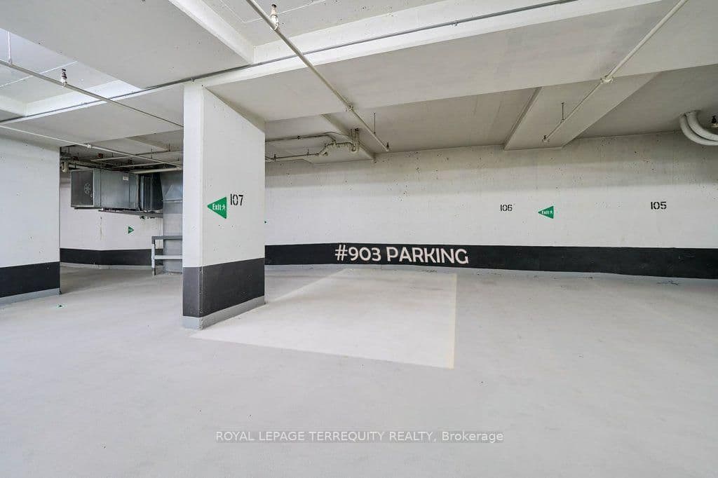 263 Wellington Street W, Unit 903 thumbnail 35
