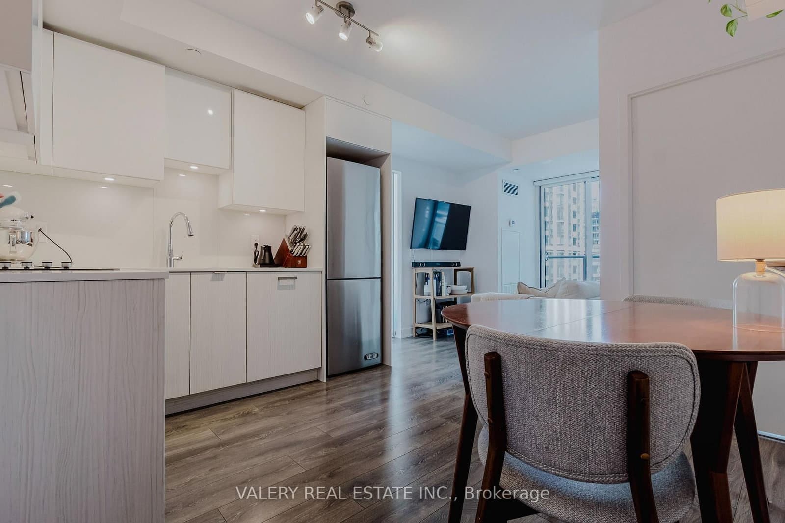195 Redpath Avenue, Unit 712 thumbnail 11