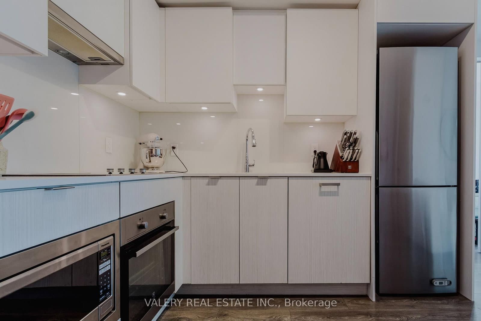 195 Redpath Avenue, Unit 712 thumbnail 12