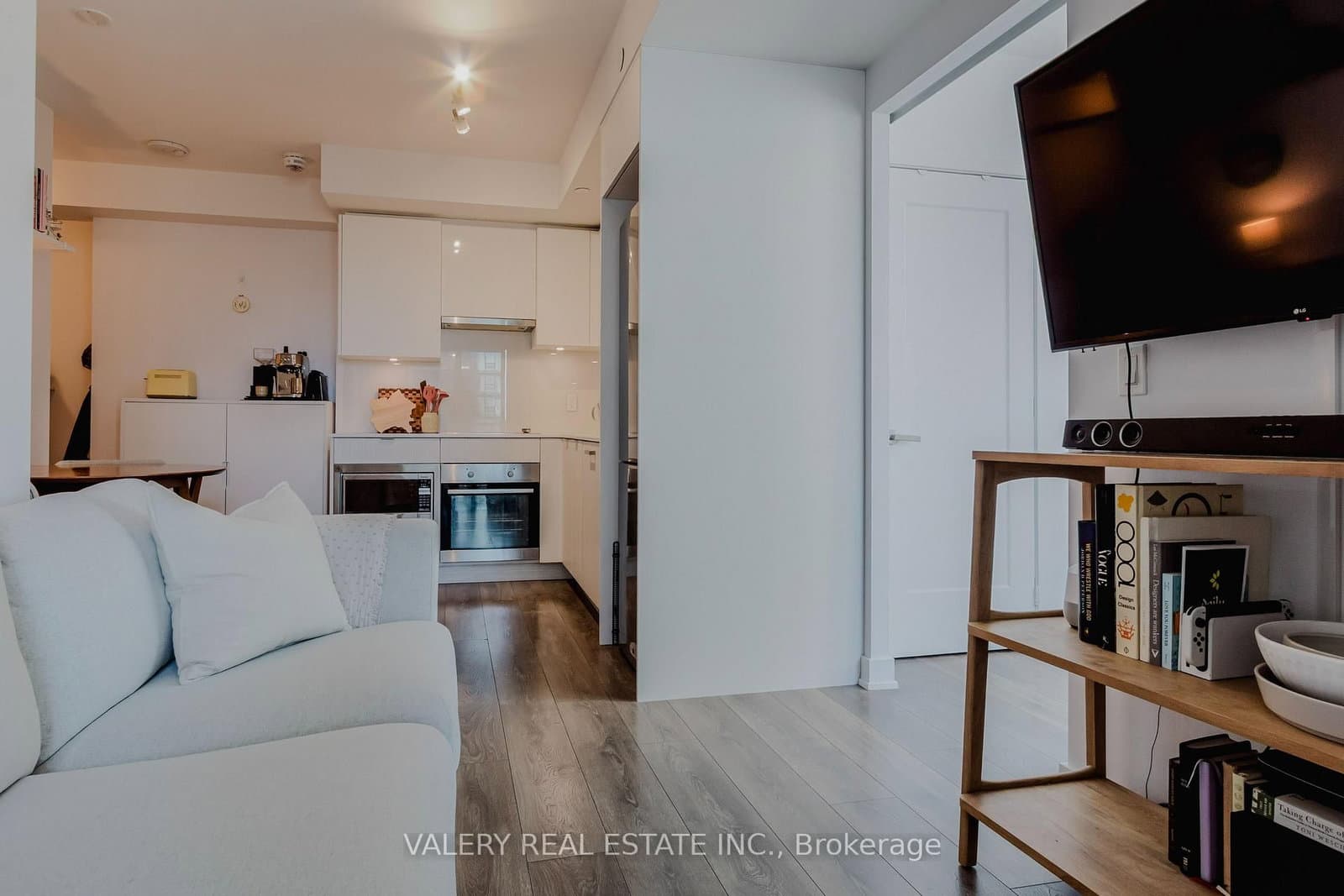 195 Redpath Avenue, Unit 712 thumbnail 16