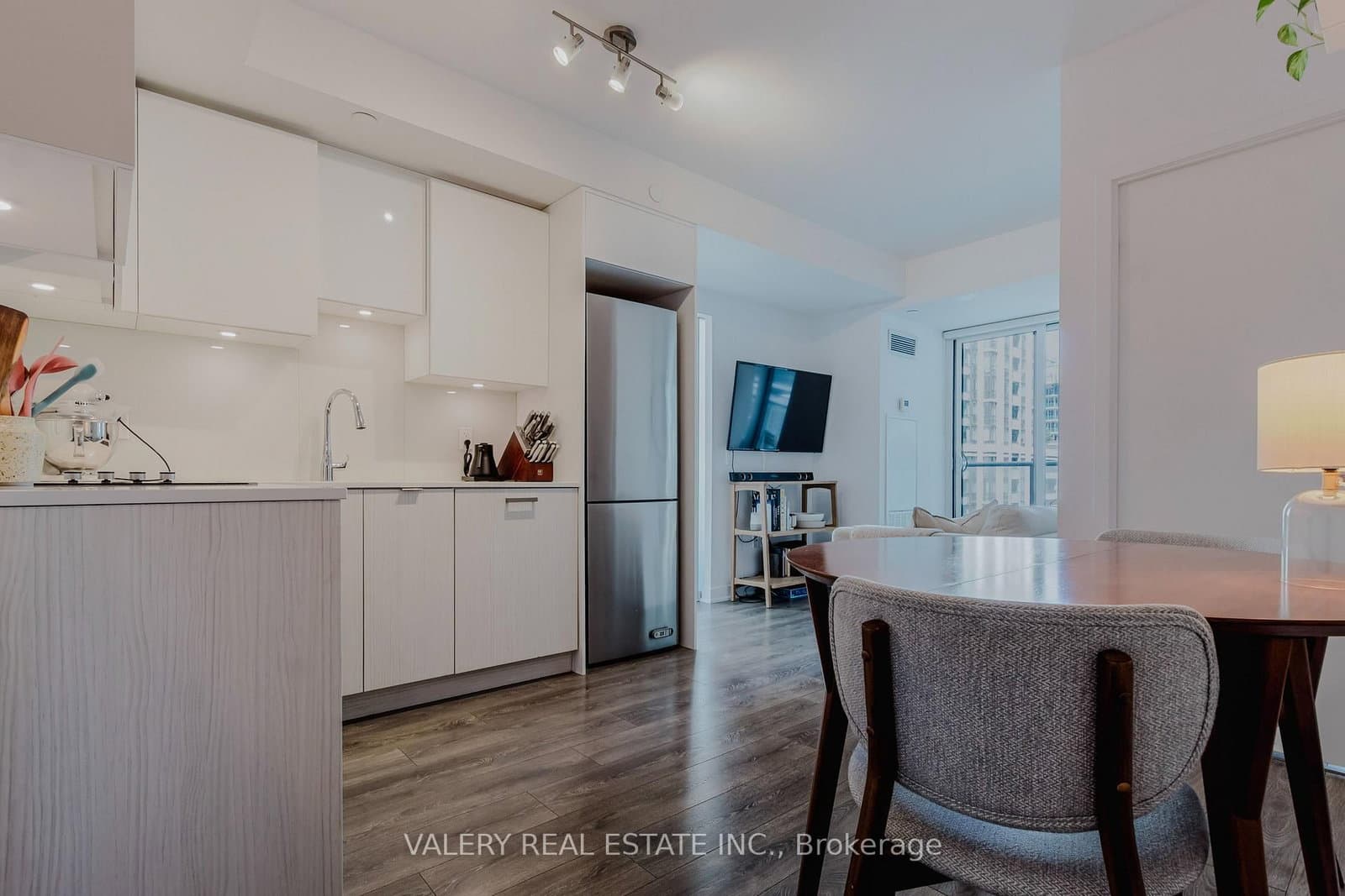 195 Redpath Avenue, Unit 712 thumbnail 21