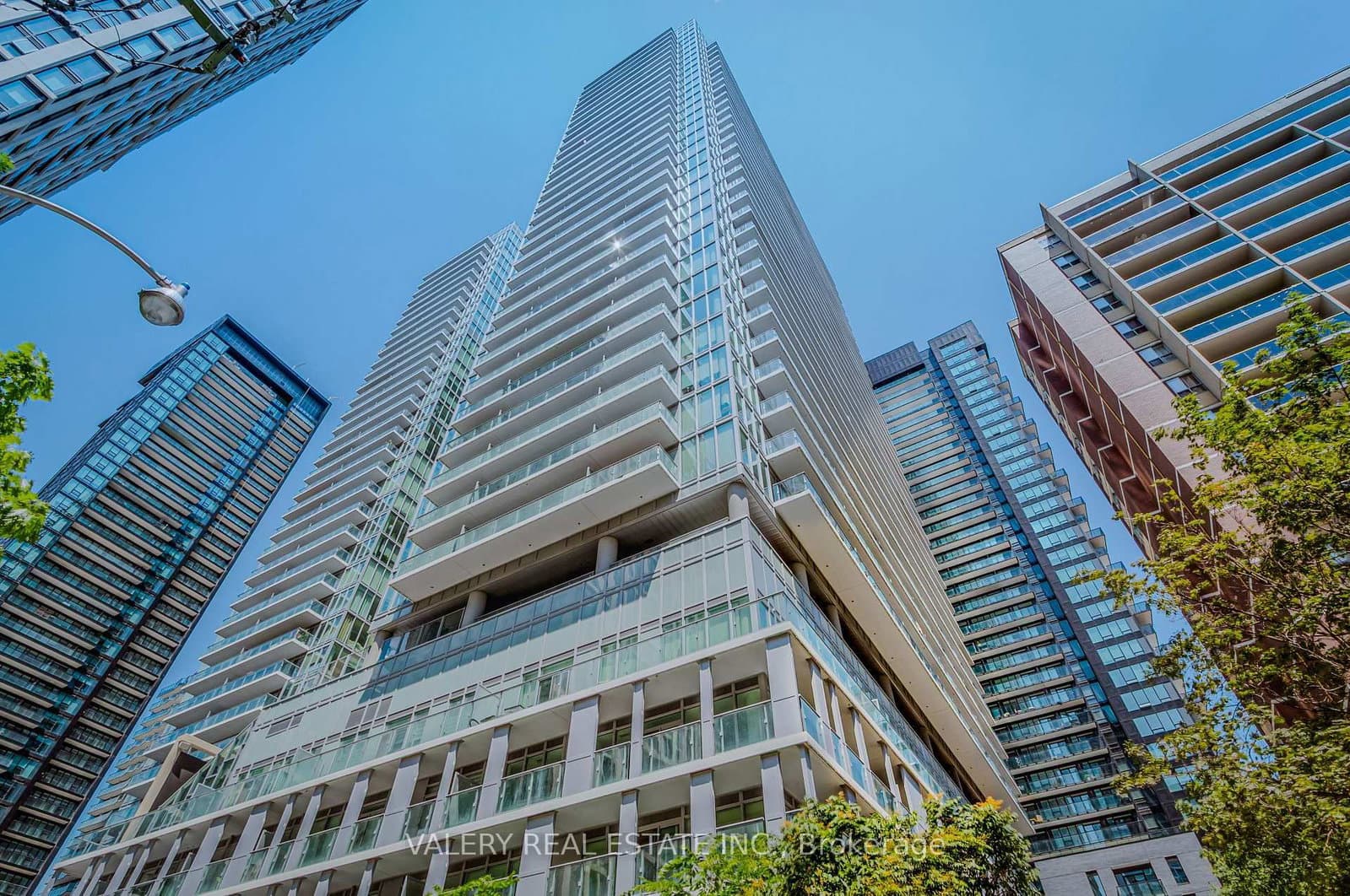 195 Redpath Avenue, Unit 712 thumbnail 32