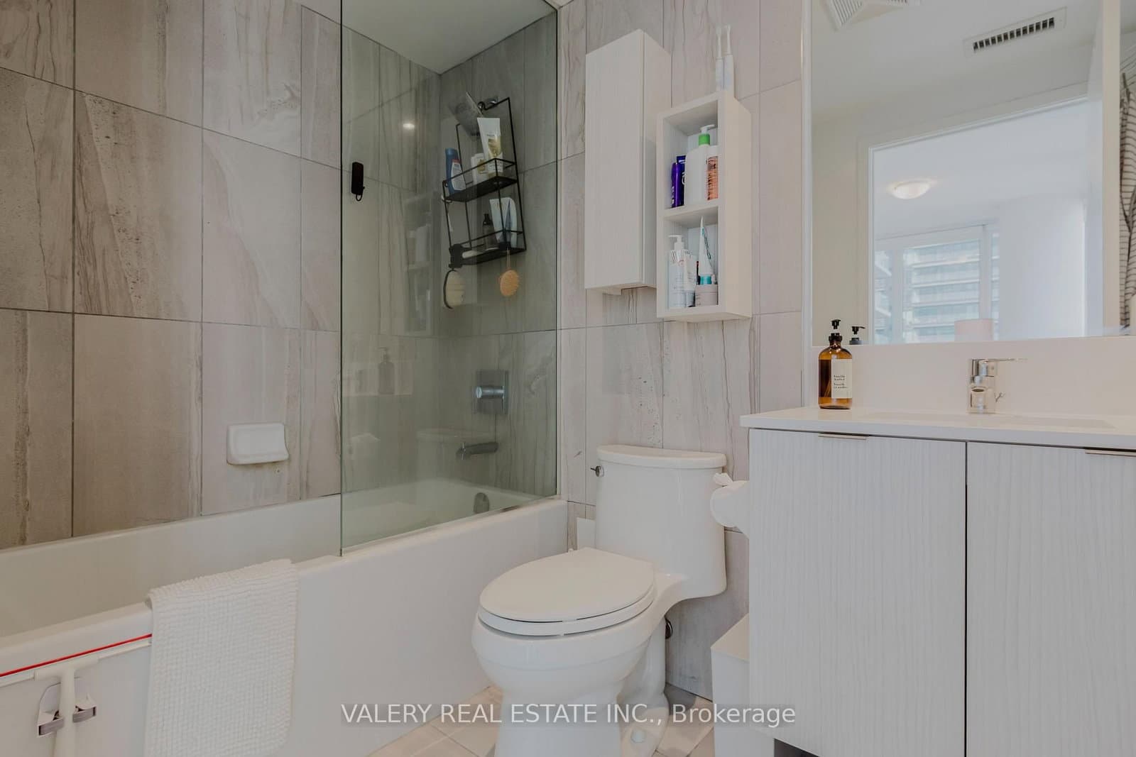 195 Redpath Avenue, Unit 712 thumbnail 4