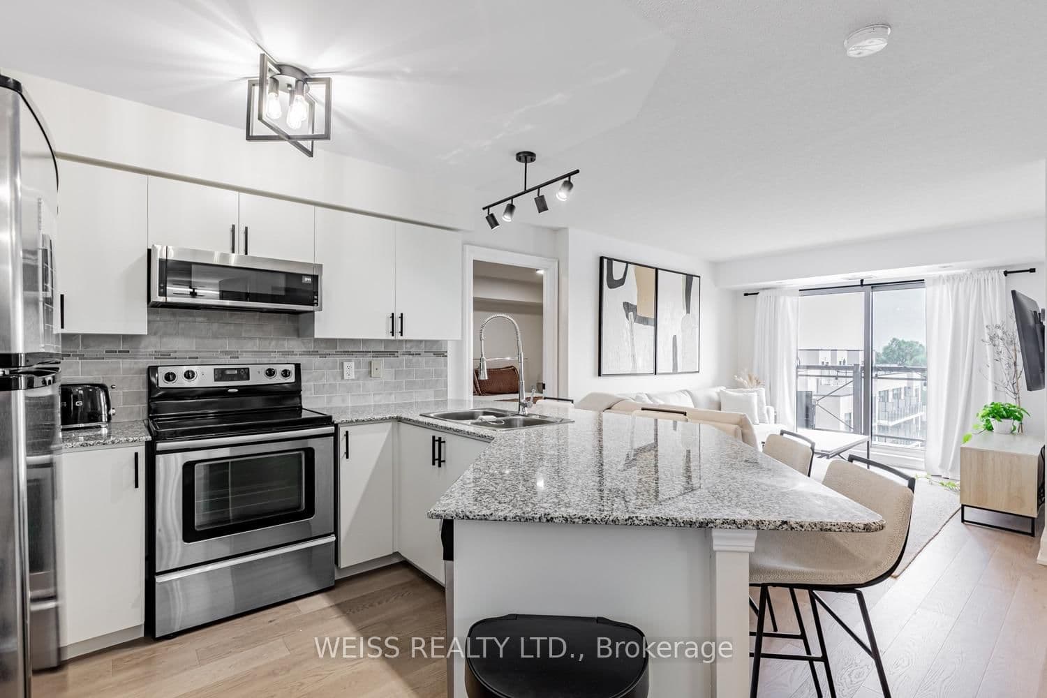 872 Sheppard Avenue W, Unit 609 thumbnail 2