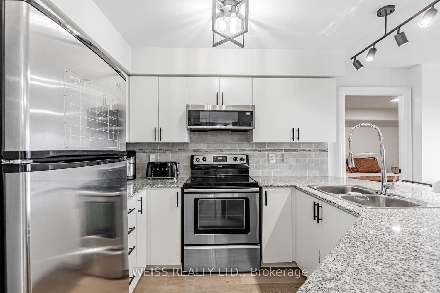 872 Sheppard Avenue W, Unit 609 thumbnail 3