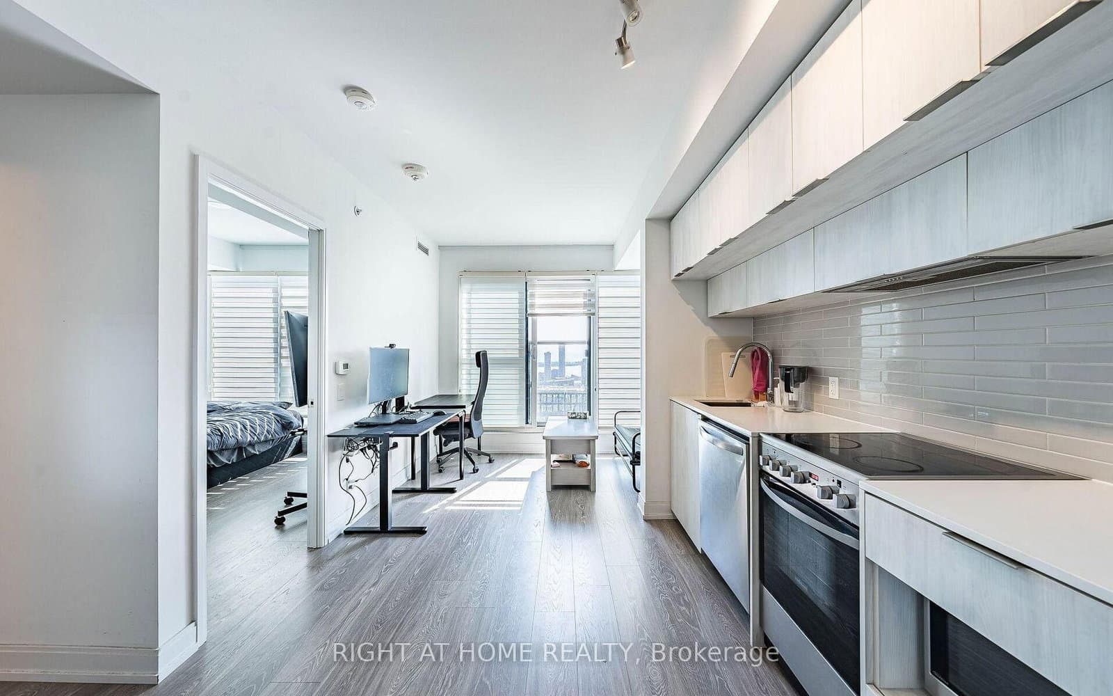 181 Dundas Street E, Unit 4608 thumbnail 2