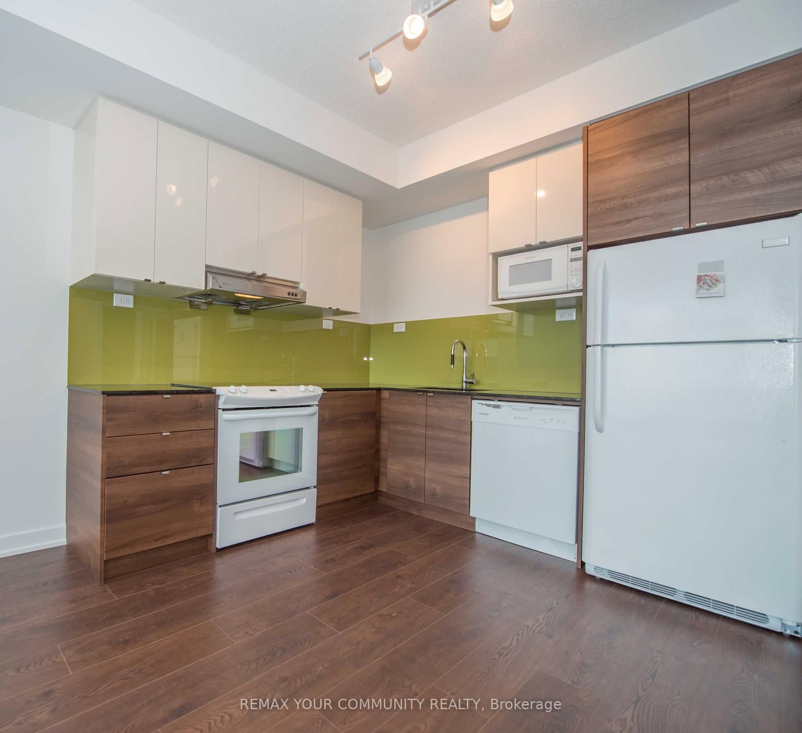 121 McMahon Drive, Unit 3003 thumbnail 3