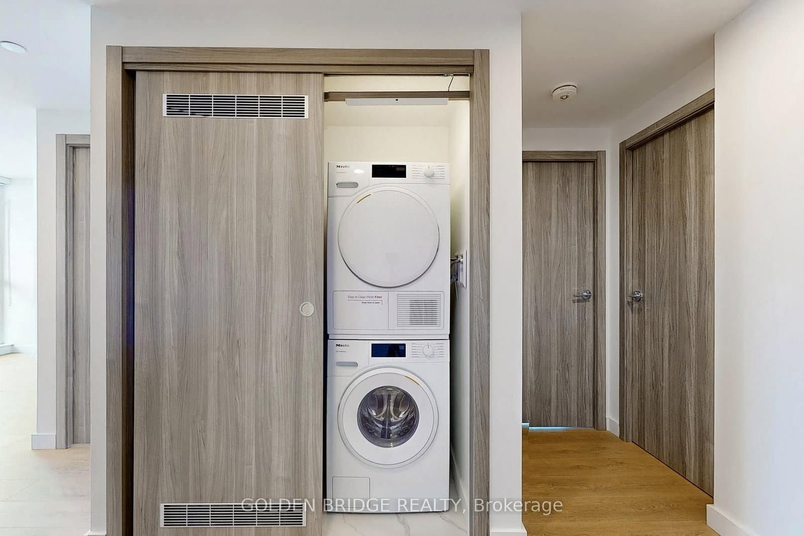 38 Widmer Street, Unit 4211 thumbnail 21
