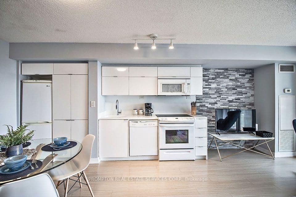 21 Iceboat Terrace, Unit 2208 thumbnail 11