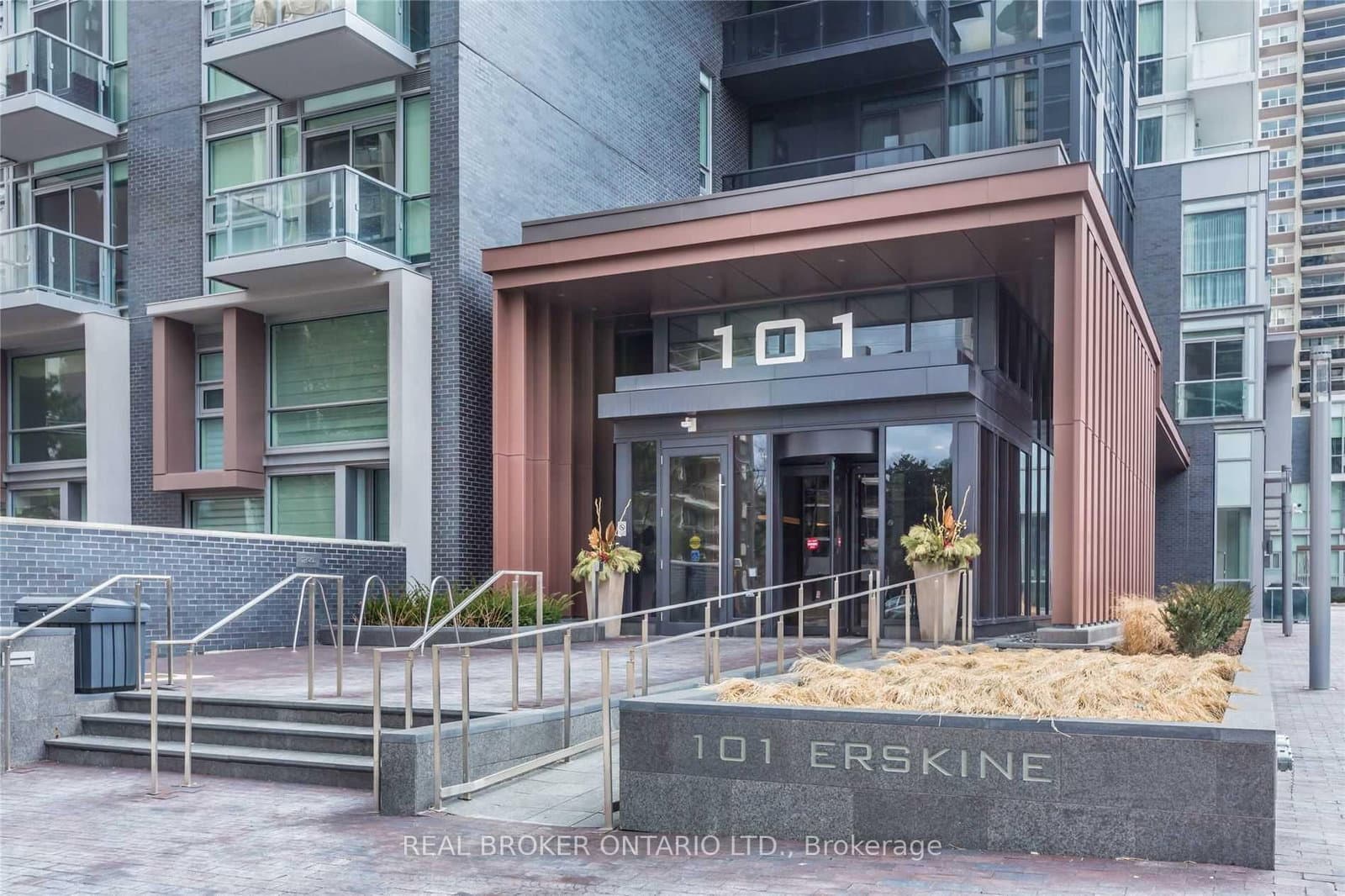 101 Erskine Avenue, Unit 813 - Image 1