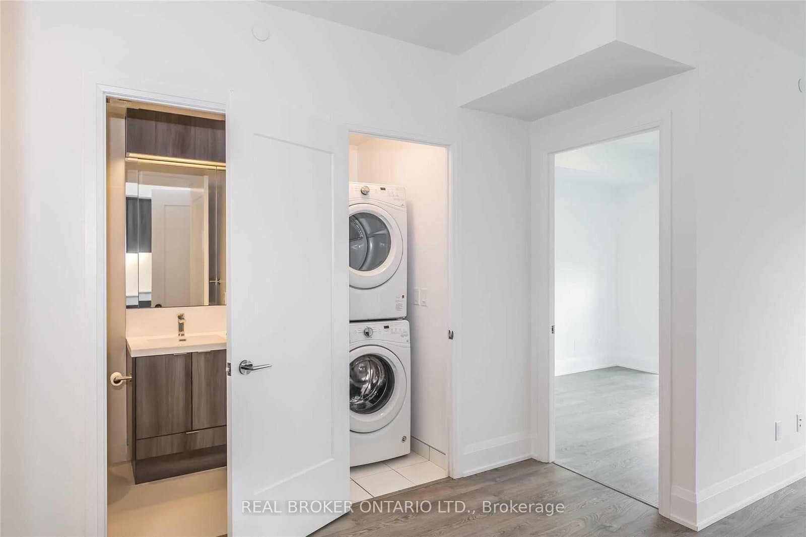 101 Erskine Avenue, Unit 813 thumbnail 10