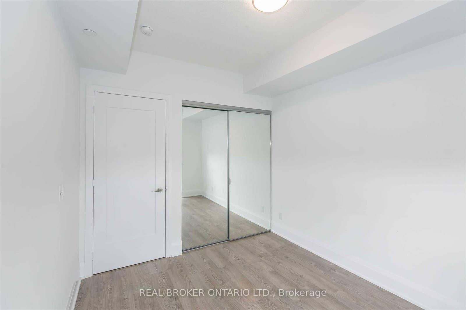 101 Erskine Avenue, Unit 813 thumbnail 14