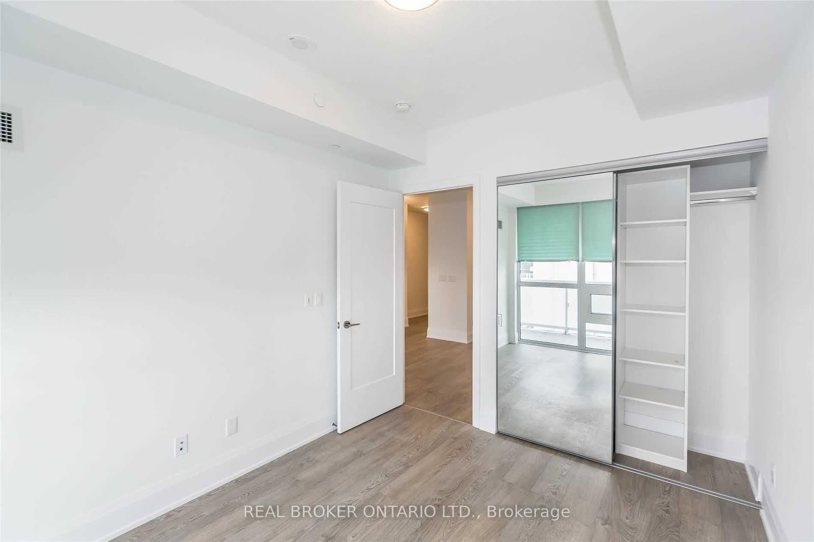 101 Erskine Avenue, Unit 813 thumbnail 15