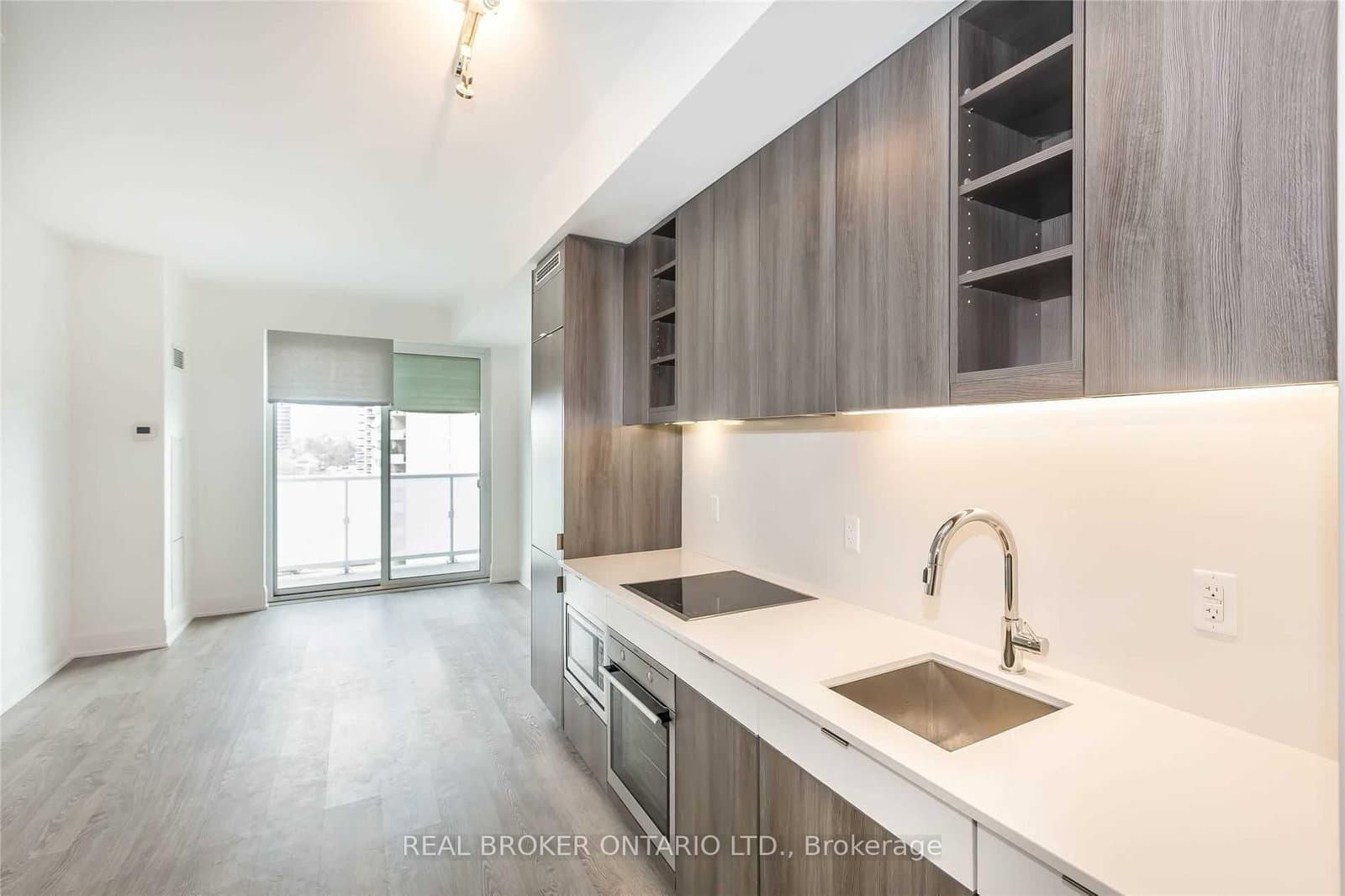 101 Erskine Avenue, Unit 813 thumbnail 3