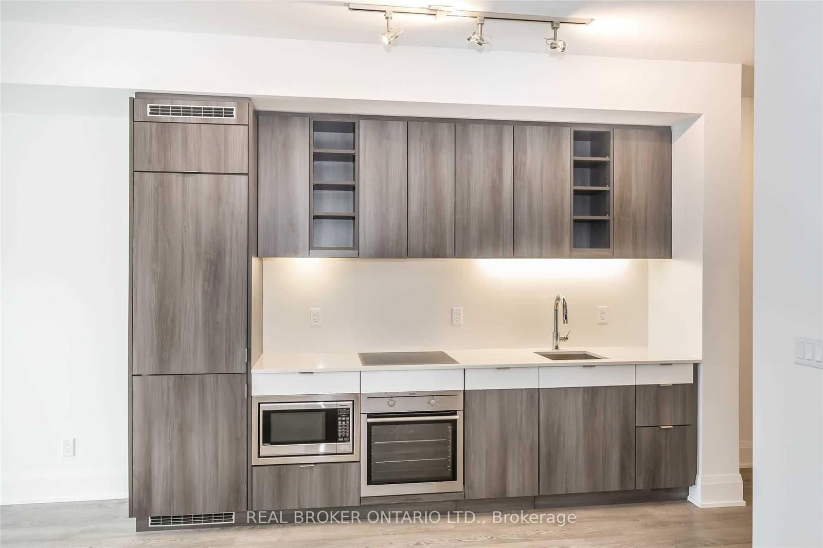 101 Erskine Avenue, Unit 813 thumbnail 5