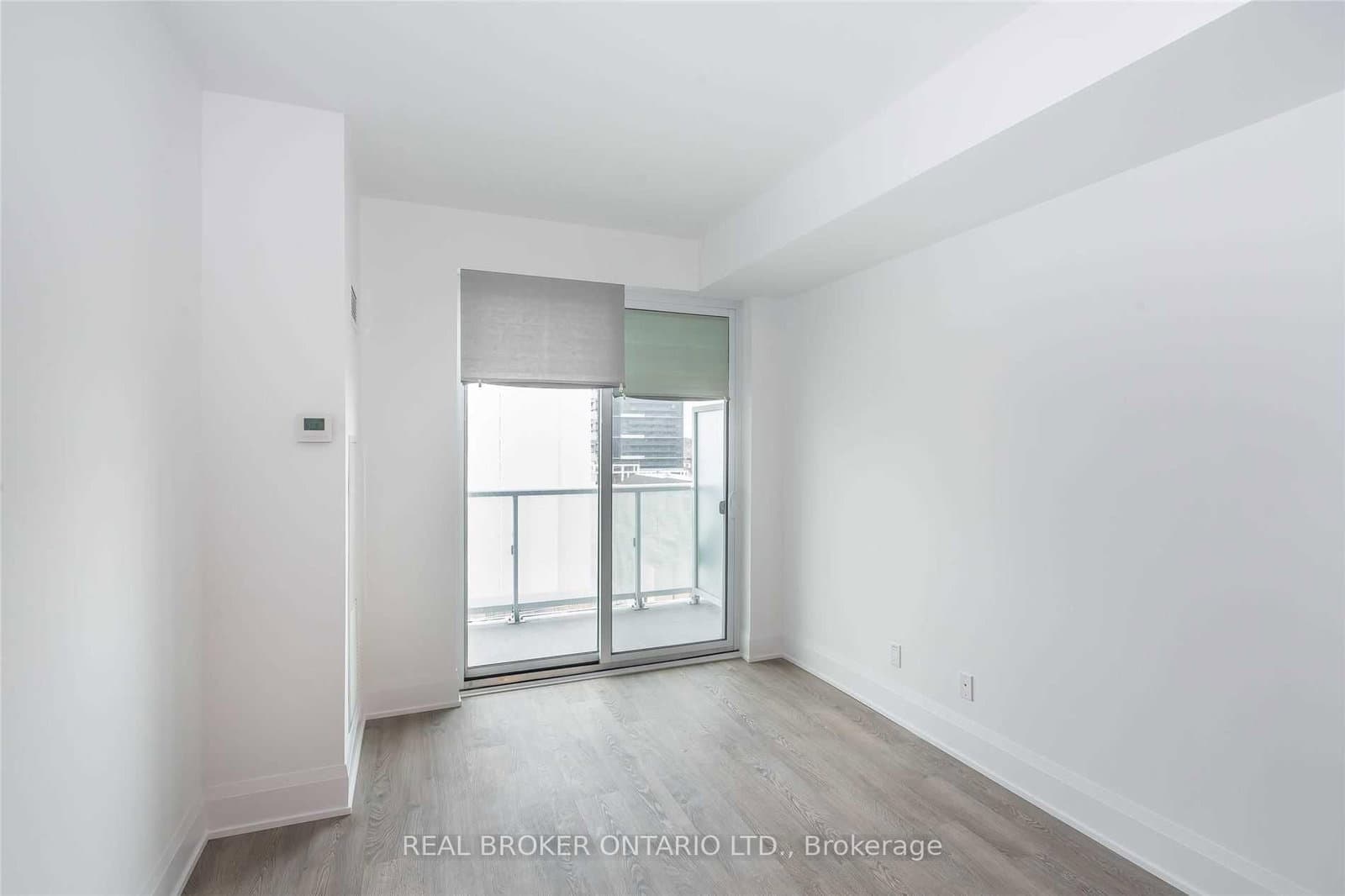 101 Erskine Avenue, Unit 813 thumbnail 9