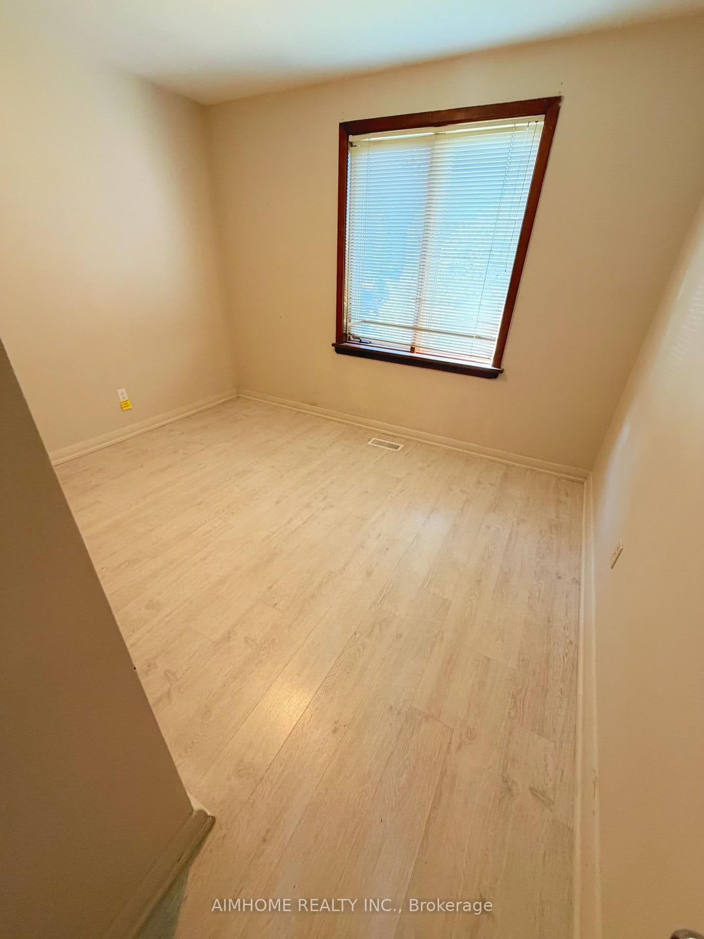 481 Hounslow Avenue thumbnail 10