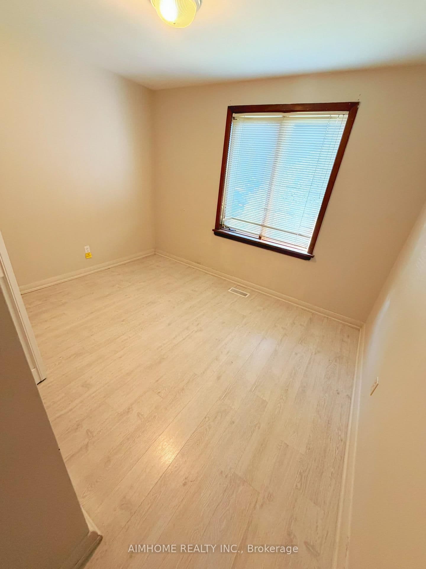 481 Hounslow Avenue thumbnail 11