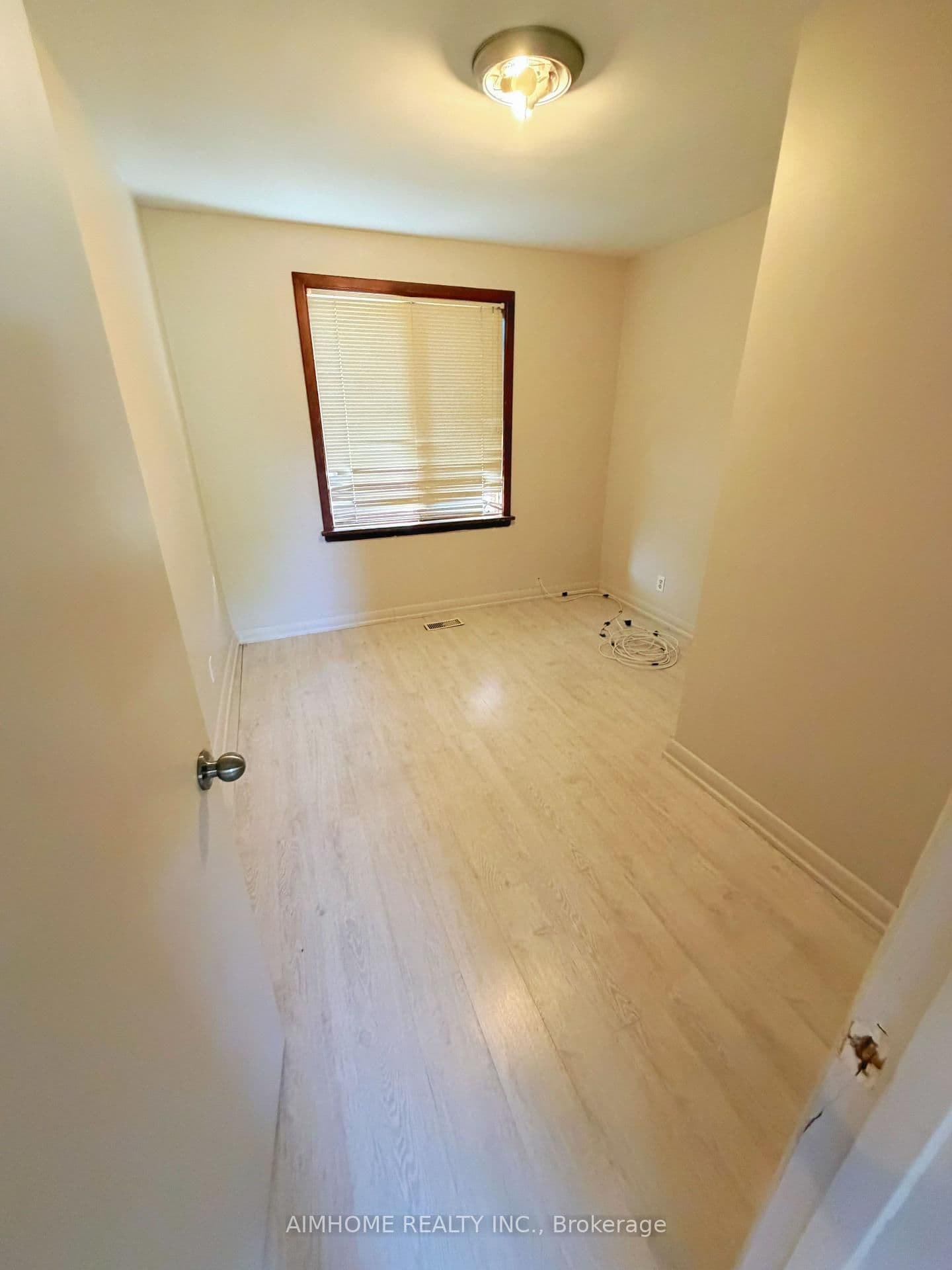 481 Hounslow Avenue thumbnail 7