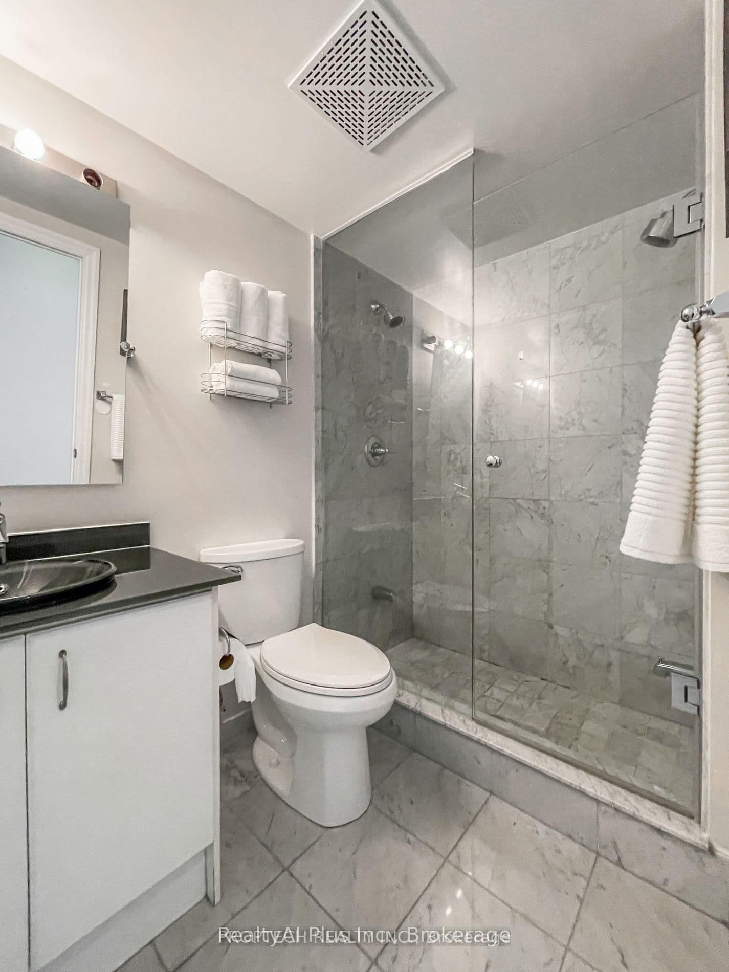8 Scollard Street, Unit 304 thumbnail 12