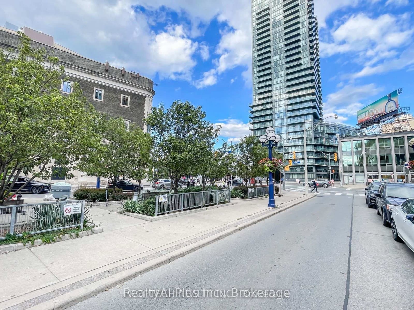 8 Scollard Street, Unit 304 thumbnail 15