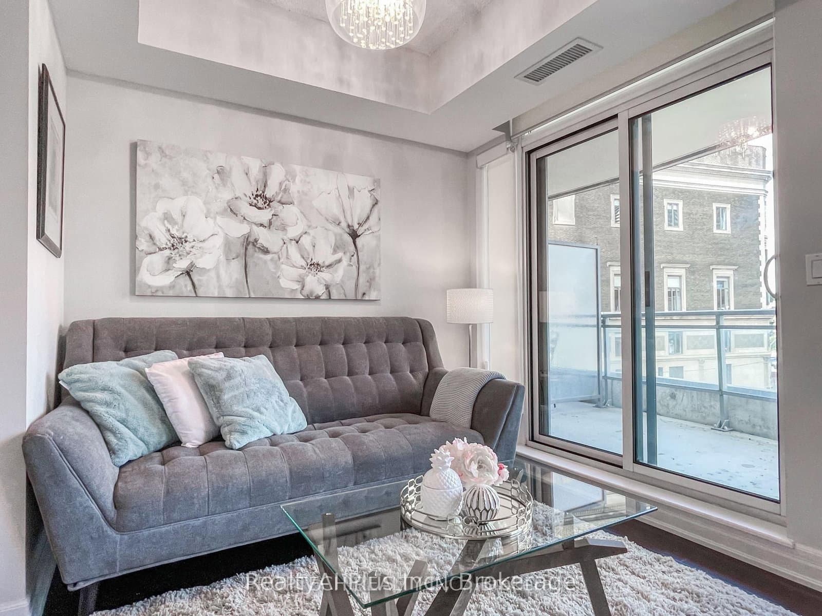 8 Scollard Street, Unit 304 thumbnail 3