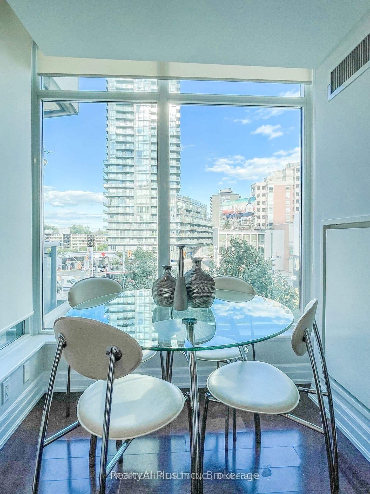 8 Scollard Street, Unit 304 thumbnail 5