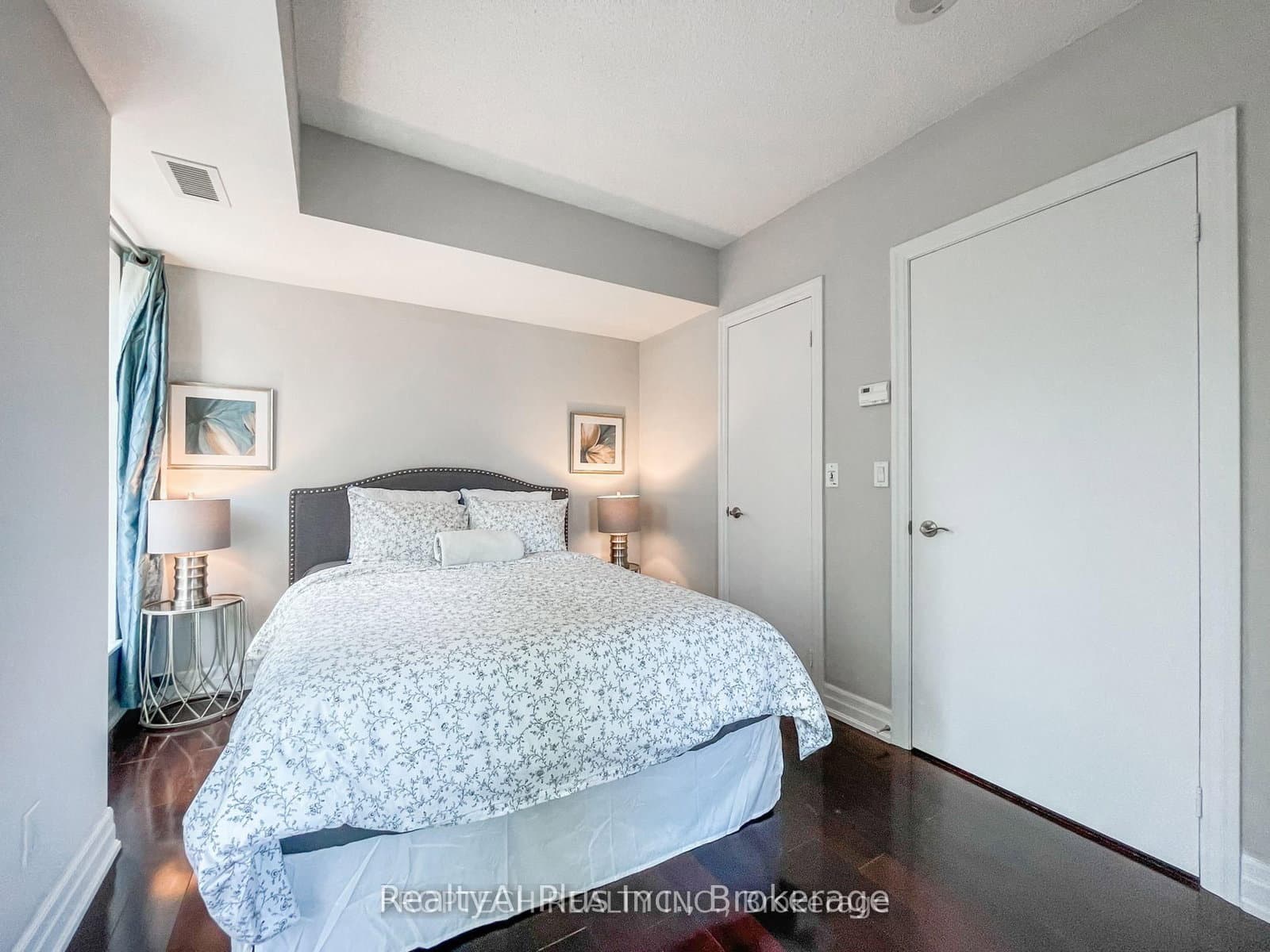 8 Scollard Street, Unit 304 thumbnail 7