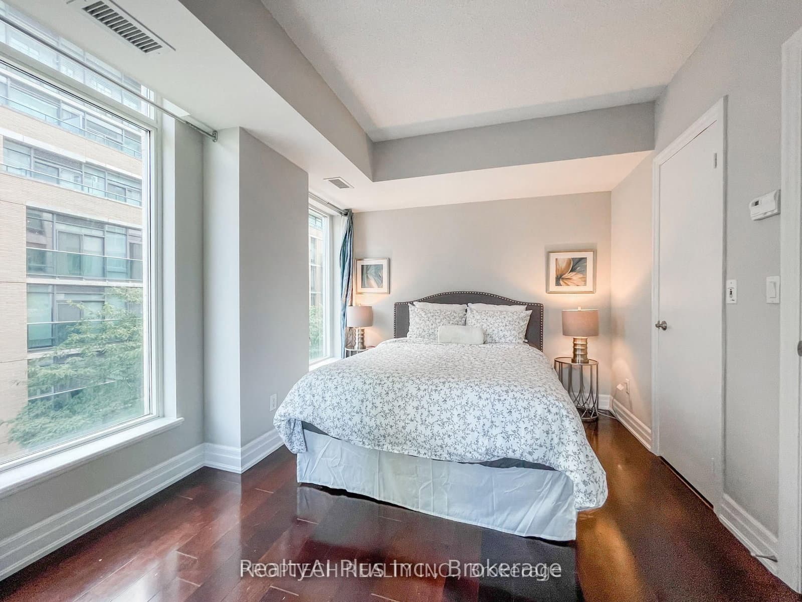 8 Scollard Street, Unit 304 thumbnail 8