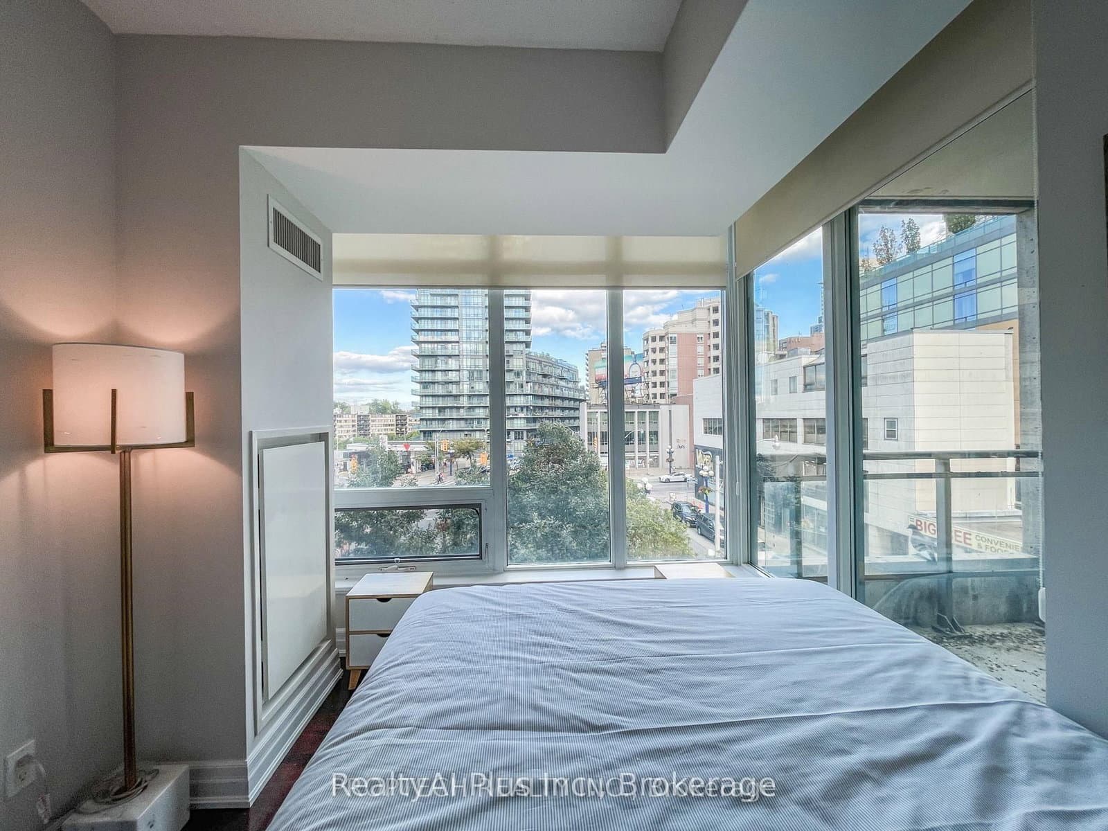 8 Scollard Street, Unit 304 thumbnail 9