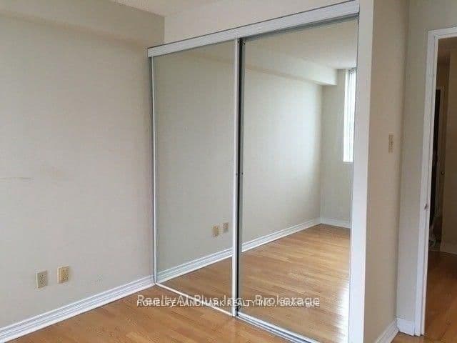 736 Bay Street, Unit 2210 thumbnail 8