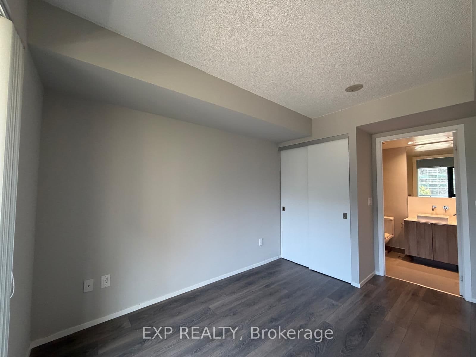 159 Dundas Street E, Unit 512 thumbnail 13