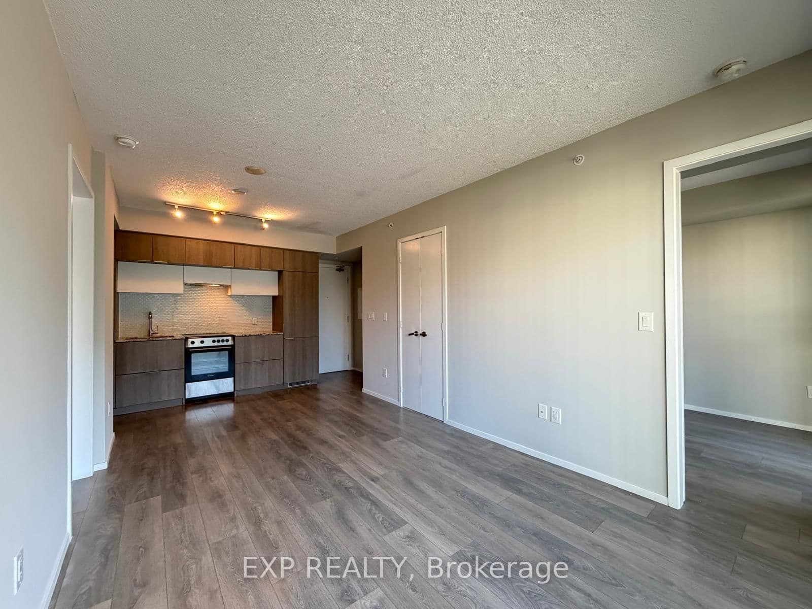 159 Dundas Street E, Unit 512 thumbnail 15