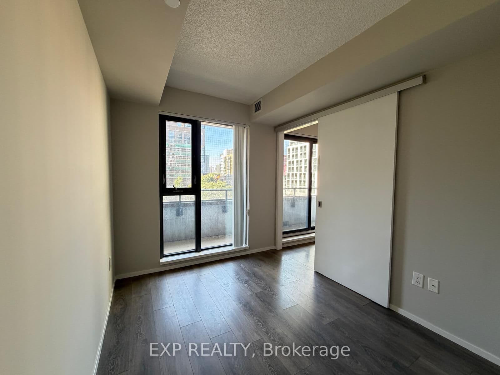 159 Dundas Street E, Unit 512 thumbnail 19