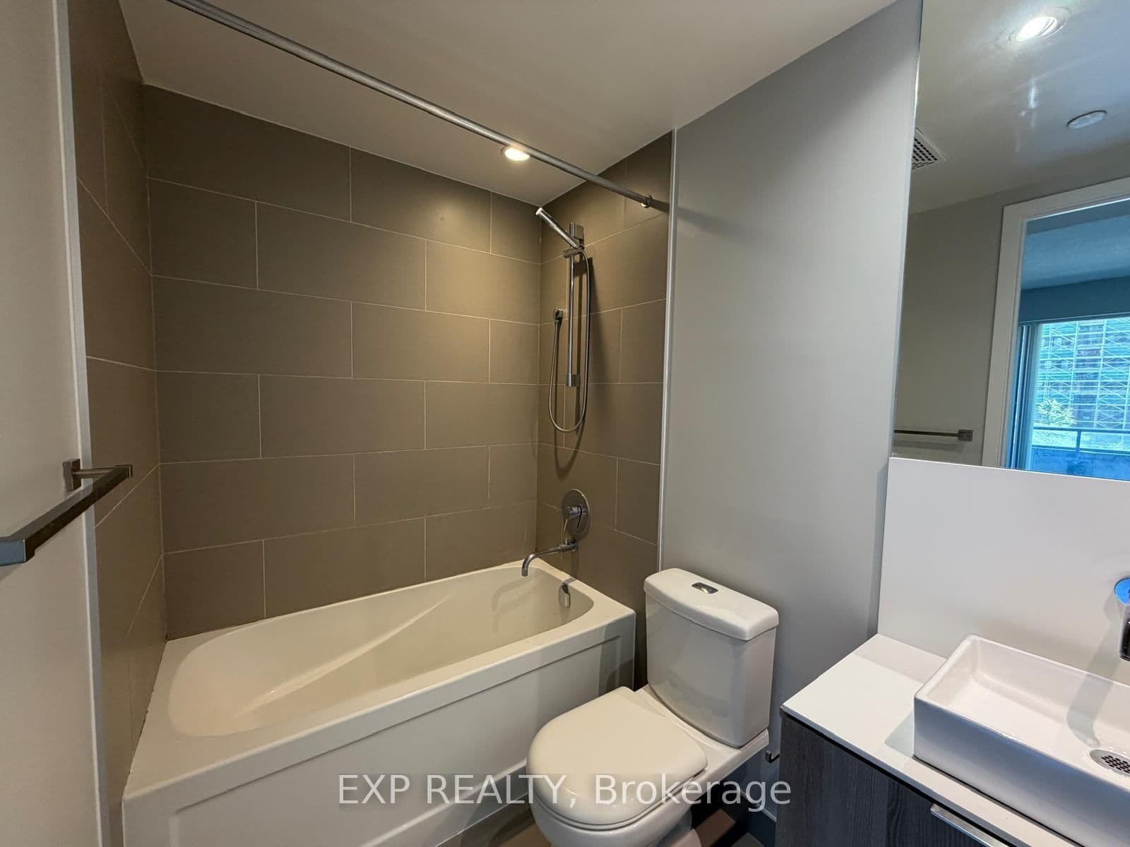 159 Dundas Street E, Unit 512 thumbnail 23