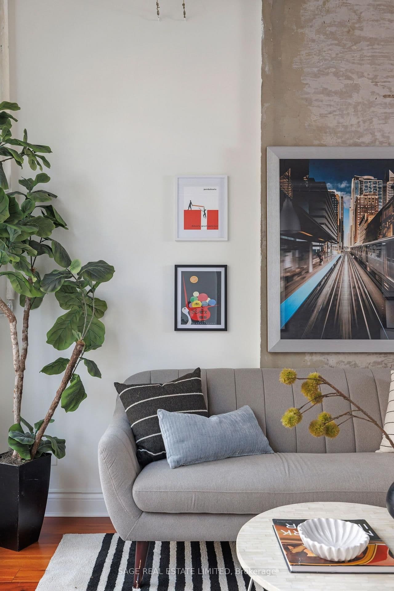 261 King Street E, Unit 402 thumbnail 12