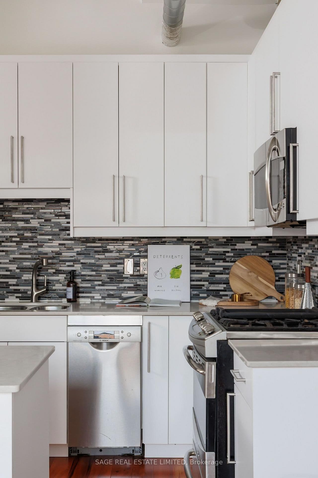 261 King Street E, Unit 402 thumbnail 24