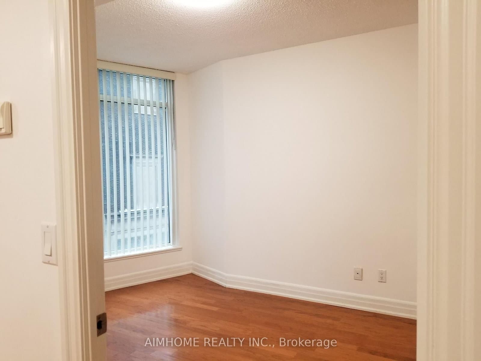 8 Scollard Street, Unit 402 thumbnail 3