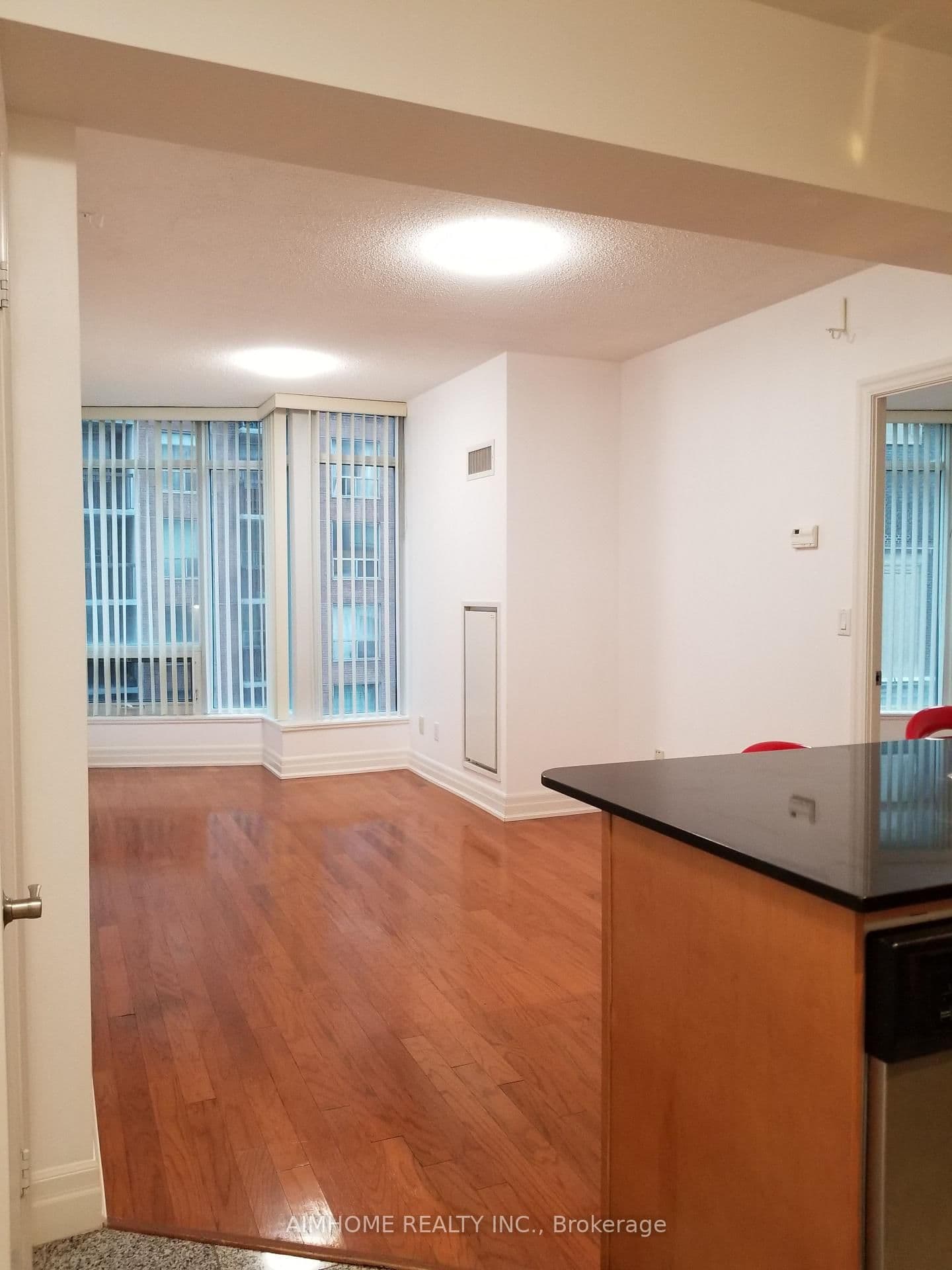 8 Scollard Street, Unit 402 thumbnail 4
