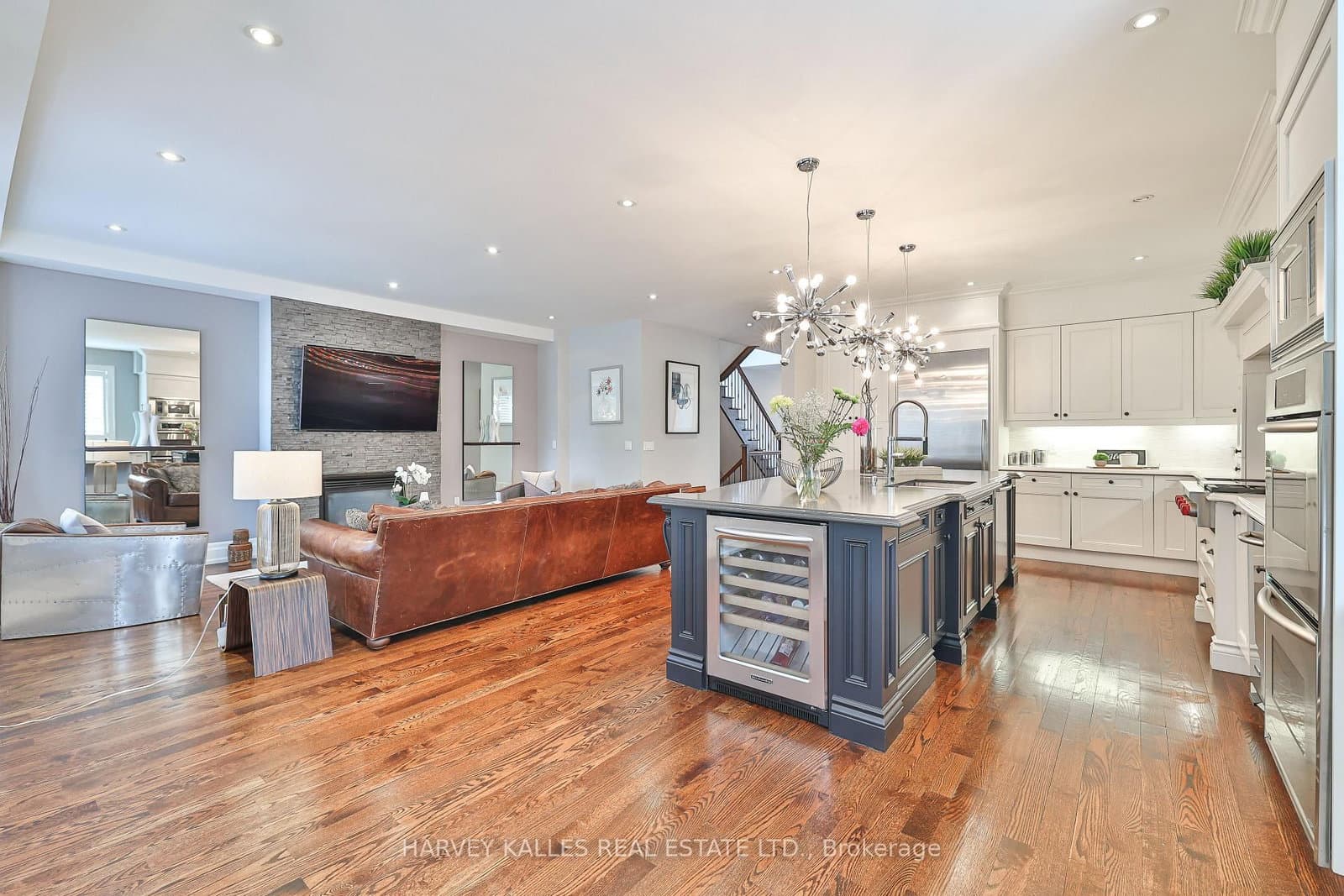 44 Churchill Avenue thumbnail 25