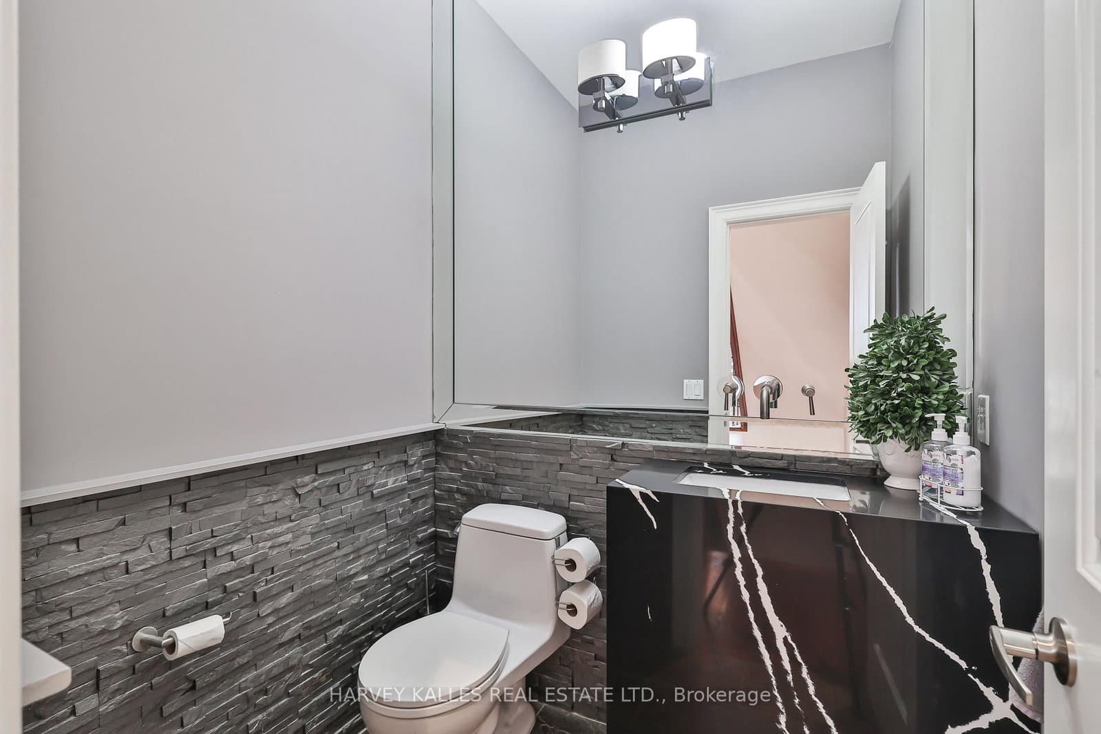 44 Churchill Avenue thumbnail 33